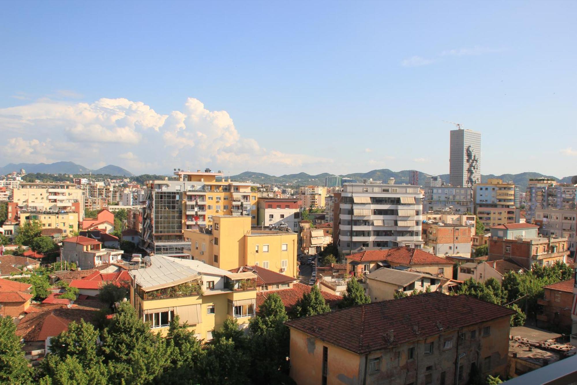Tirana Cityscape Luaran gambar